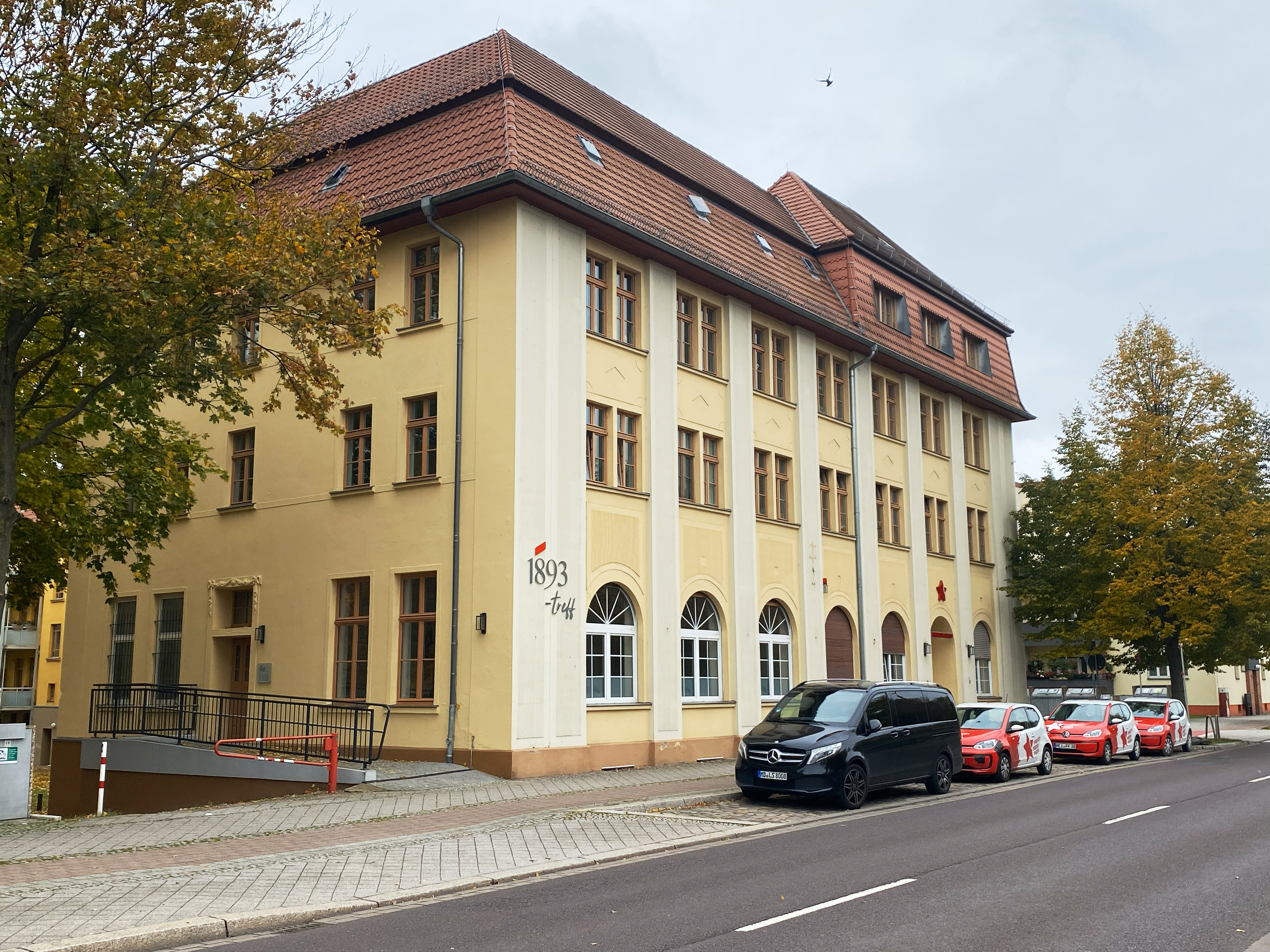 Sicht auf Gebäude in der Jerichower Straße in dem sich der 1893-treff befindet
